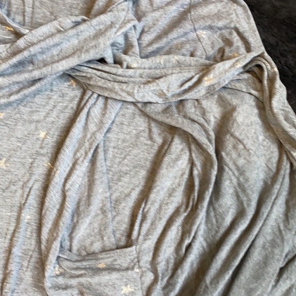 Motherhood maternity tulip hemmed nursing shirt - Picture 3 of 3